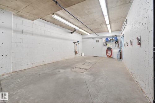 418 200 Bethel Drive, Sherwood Park, AB - Indoor Photo Showing Garage