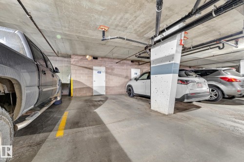 418 200 Bethel Drive, Sherwood Park, AB - Indoor Photo Showing Garage