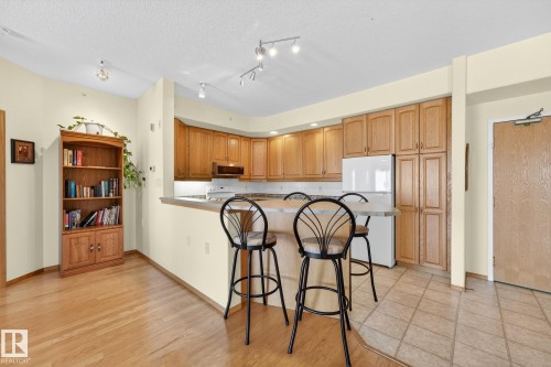 418 200 Bethel Drive, Sherwood Park, AB - Indoor Photo Showing Kitchen