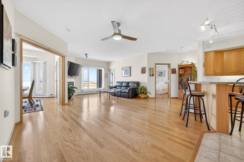 418 200 Bethel Drive, Sherwood Park, AB - Indoor Photo Showing Living Room