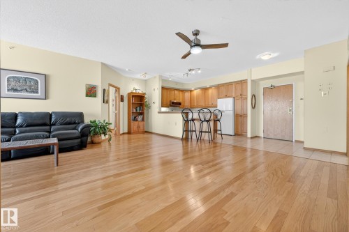 418 200 Bethel Drive, Sherwood Park, AB - Indoor Photo Showing Living Room