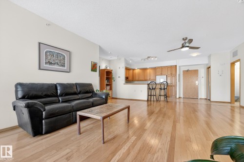 418 200 Bethel Drive, Sherwood Park, AB - Indoor Photo Showing Living Room