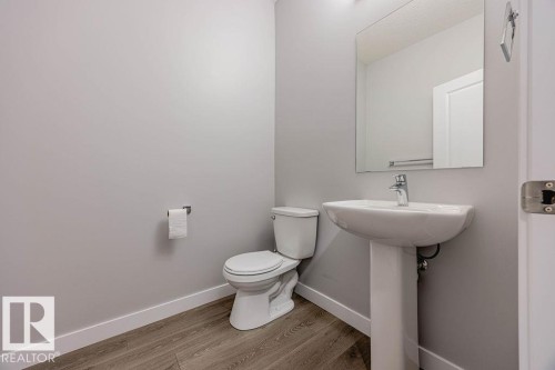 704 Conroy Crest, Edmonton, AB - Indoor Photo Showing Bathroom