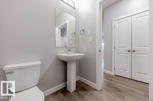 704 Conroy Crest, Edmonton, AB - Indoor Photo Showing Bathroom