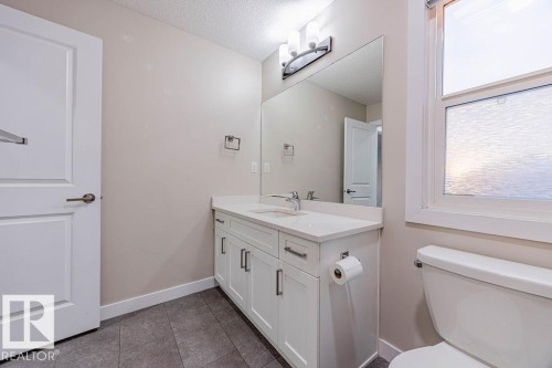 704 Conroy Crest, Edmonton, AB - Indoor Photo Showing Bathroom