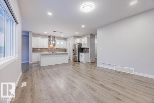 704 Conroy Crest, Edmonton, AB - Indoor Photo Showing Kitchen