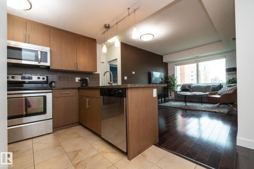 505 10055 118 Street, Edmonton, AB - Indoor Photo Showing Kitchen