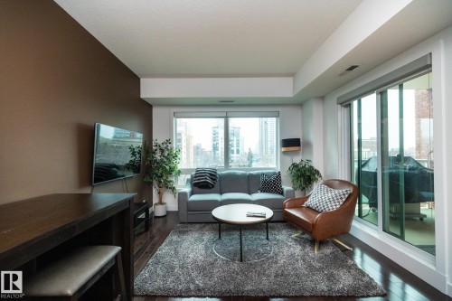 505 10055 118 Street, Edmonton, AB - Indoor Photo Showing Living Room