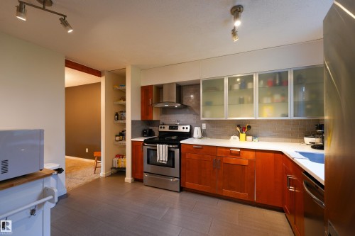 26 Mcleod Place, Edmonton, AB - Indoor Photo Showing Kitchen