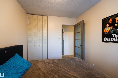 26 Mcleod Place, Edmonton, AB - Indoor Photo Showing Bedroom