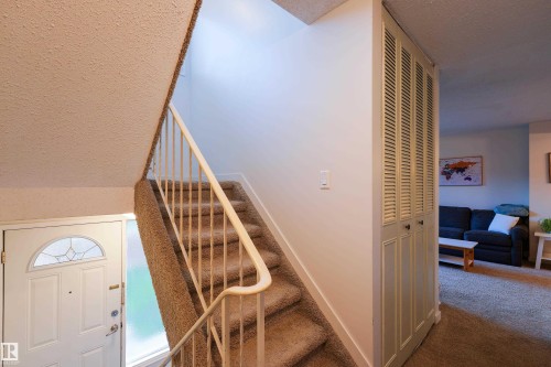 26 Mcleod Place, Edmonton, AB - Indoor Photo Showing Other Room