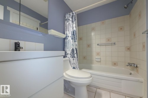 2 10205 158 Avenue, Edmonton, AB - Indoor Photo Showing Bathroom