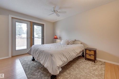 6704 94 Avenue, Edmonton, AB - Indoor Photo Showing Bedroom