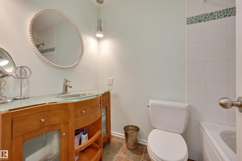 6704 94 Avenue, Edmonton, AB - Indoor Photo Showing Bathroom
