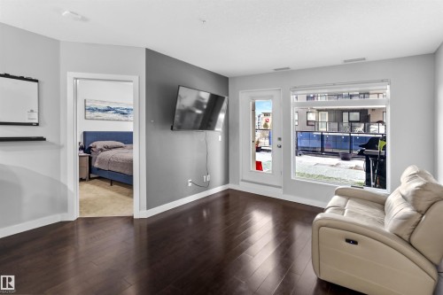 212 5151 Windermere Boulevard, Edmonton, AB - Indoor Photo Showing Living Room