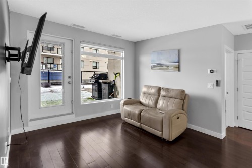 212 5151 Windermere Boulevard, Edmonton, AB - Indoor Photo Showing Living Room