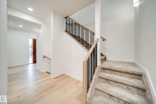 40A Valleyview Crescent, Edmonton, AB - Indoor Photo Showing Other Room