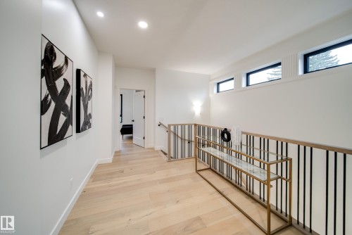 40A Valleyview Crescent, Edmonton, AB - Indoor Photo Showing Other Room