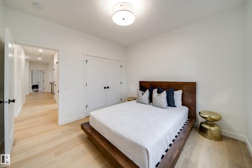 40A Valleyview Crescent, Edmonton, AB - Indoor Photo Showing Bedroom