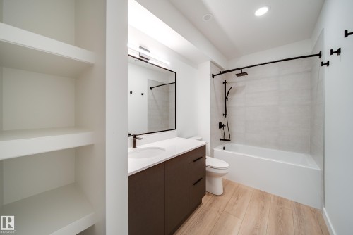40A Valleyview Crescent, Edmonton, AB - Indoor Photo Showing Bathroom