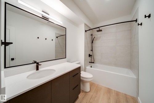 40A Valleyview Crescent, Edmonton, AB - Indoor Photo Showing Bathroom