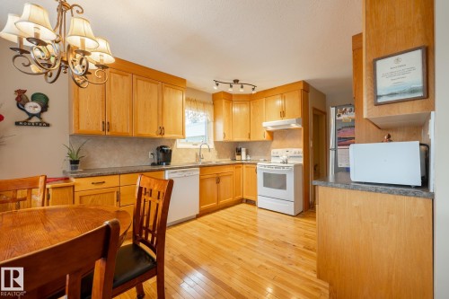 4317 53 Street, Wetaskiwin, AB - Indoor Photo Showing Kitchen