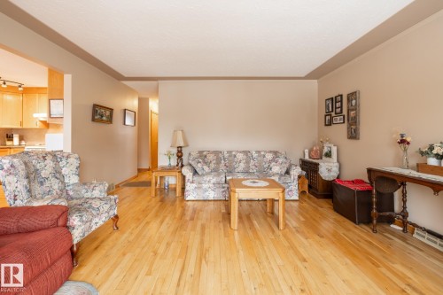 4317 53 Street, Wetaskiwin, AB - Indoor Photo Showing Living Room