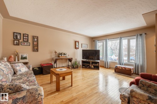 4317 53 Street, Wetaskiwin, AB - Indoor Photo Showing Living Room