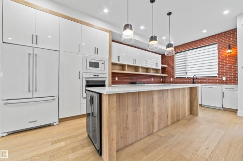 10537 136 Street, Edmonton, AB - Indoor Photo Showing Kitchen With Upgraded Kitchen