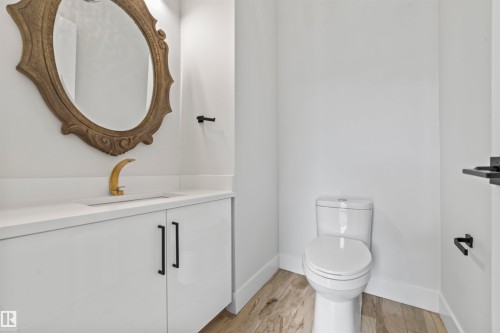 10537 136 Street, Edmonton, AB - Indoor Photo Showing Bathroom