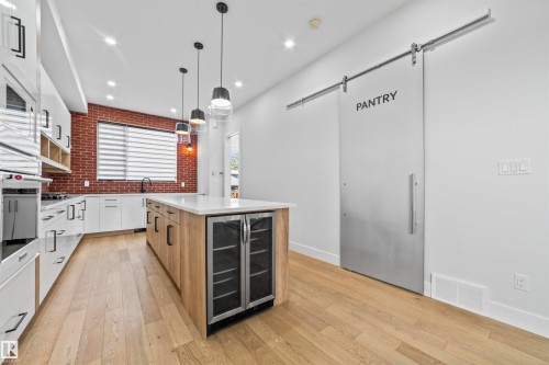 10537 136 Street, Edmonton, AB - Indoor Photo Showing Kitchen With Upgraded Kitchen