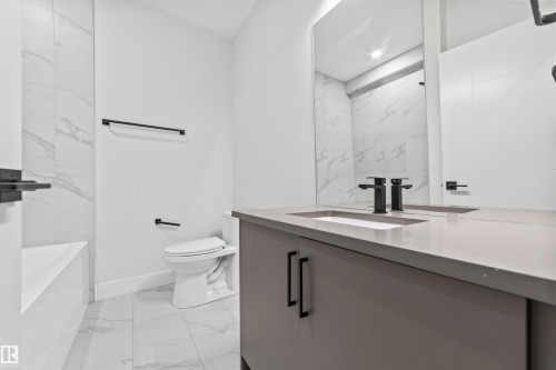 10537 136 Street, Edmonton, AB - Indoor Photo Showing Bathroom