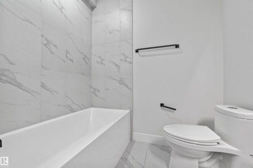 10537 136 Street, Edmonton, AB - Indoor Photo Showing Bathroom