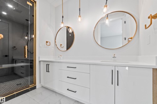 10537 136 Street, Edmonton, AB - Indoor Photo Showing Bathroom