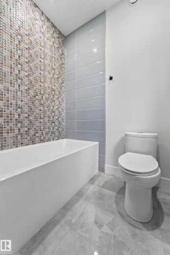 10537 136 Street, Edmonton, AB - Indoor Photo Showing Bathroom