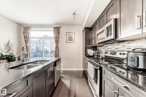 11 2560 Pegasus Boulevard, Edmonton, AB - Indoor Photo Showing Kitchen With Double Sink With Upgraded Kitchen