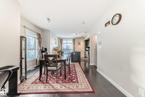 11 2560 Pegasus Boulevard, Edmonton, AB - Indoor Photo Showing Dining Room