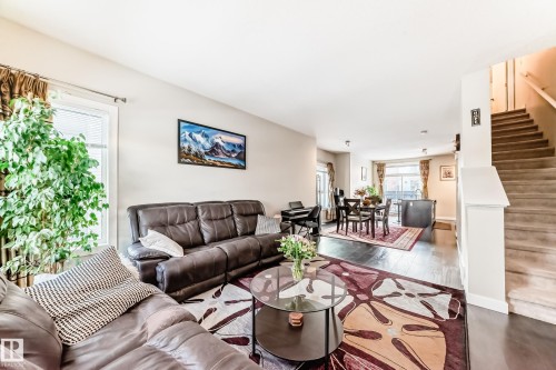 11 2560 Pegasus Boulevard, Edmonton, AB - Indoor Photo Showing Living Room