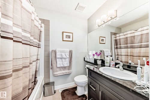 11 2560 Pegasus Boulevard, Edmonton, AB - Indoor Photo Showing Bathroom