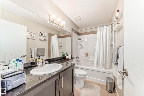 11 2560 Pegasus Boulevard, Edmonton, AB - Indoor Photo Showing Bathroom