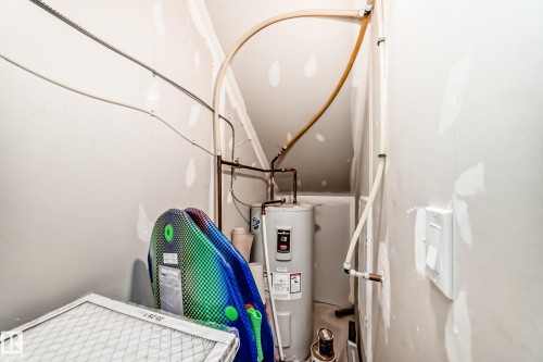 11 2560 Pegasus Boulevard, Edmonton, AB - Indoor Photo Showing Other Room