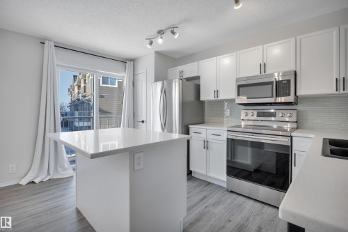 72 3075 Trelle Crescent, Edmonton, AB - Indoor Photo Showing Kitchen