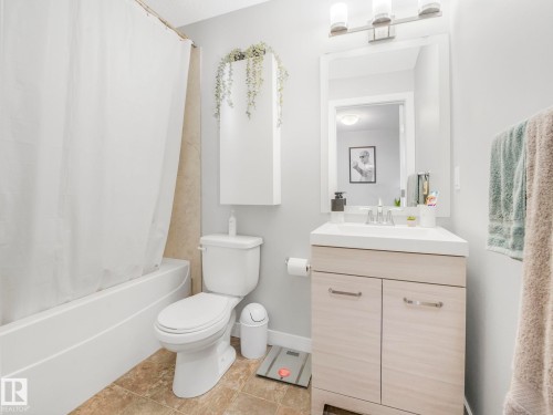 4503 126 Avenue, Edmonton, AB - Indoor Photo Showing Bathroom