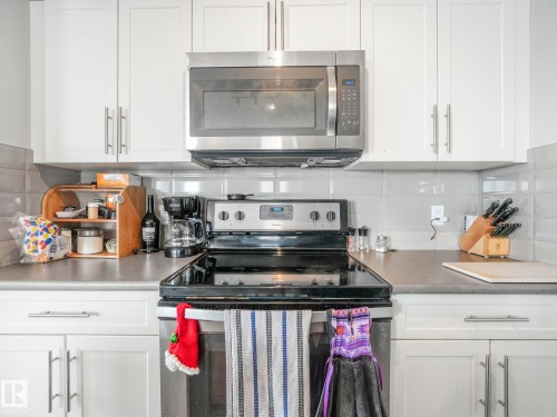 4503 126 Avenue, Edmonton, AB - Indoor Photo Showing Kitchen