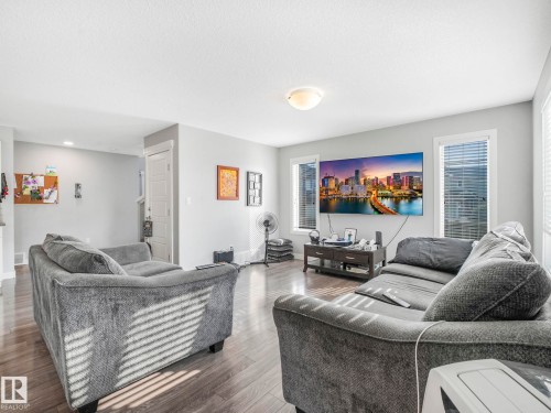 4503 126 Avenue, Edmonton, AB - Indoor Photo Showing Living Room