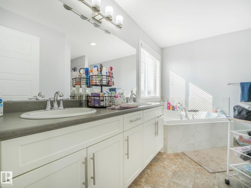 4503 126 Avenue, Edmonton, AB - Indoor Photo Showing Bathroom