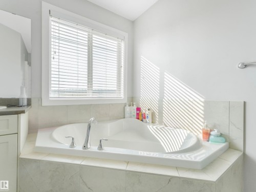 4503 126 Avenue, Edmonton, AB - Indoor Photo Showing Bathroom