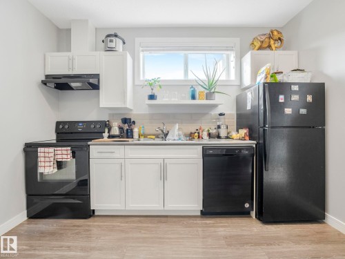 4503 126 Avenue, Edmonton, AB - Indoor Photo Showing Kitchen