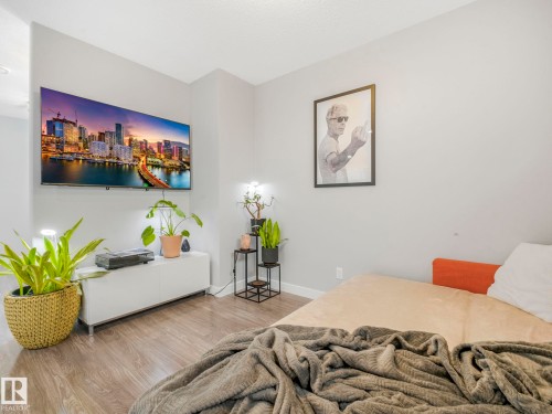 4503 126 Avenue, Edmonton, AB - Indoor Photo Showing Living Room