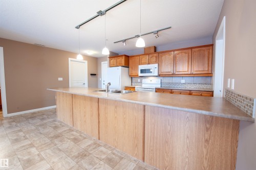 116 300 Palisades Way, Sherwood Park, AB - Indoor Photo Showing Kitchen
